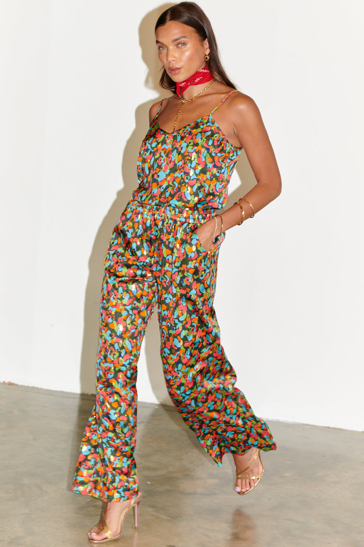 caption_Model wears Abstract Print Elissa Trousers in UK 8 / US 4