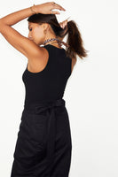 Thumbnail for caption_Model wears  Black Linen Jaspre Skirt in UK size 10/ US 6