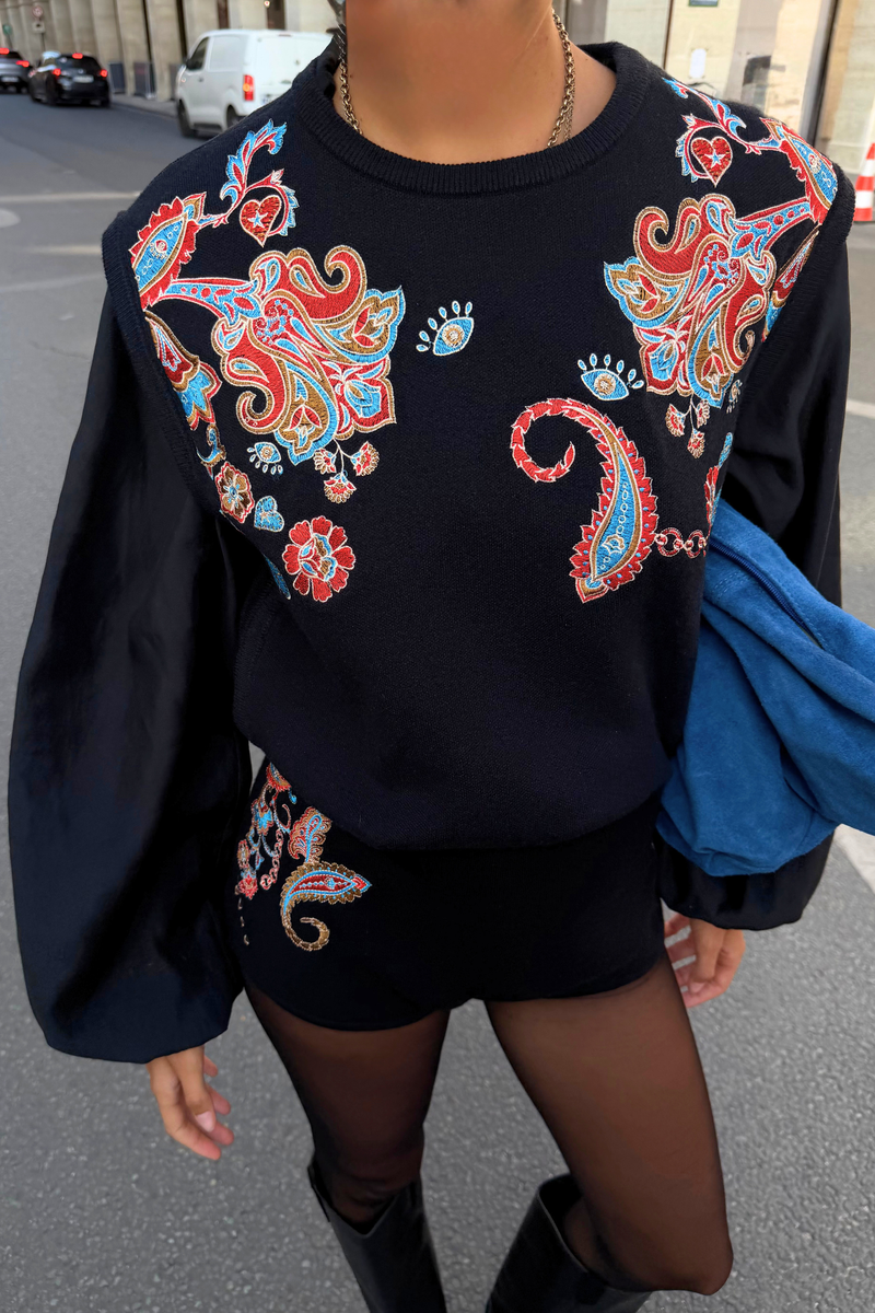 Model is 5ft7” and wears size M