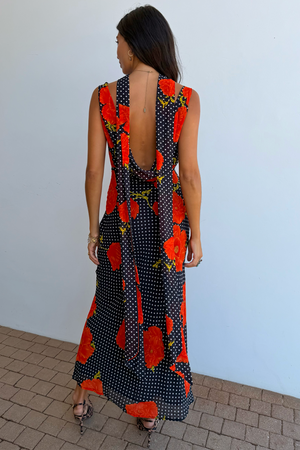 Model is 5ft7” and wears UK size 10/ US 6