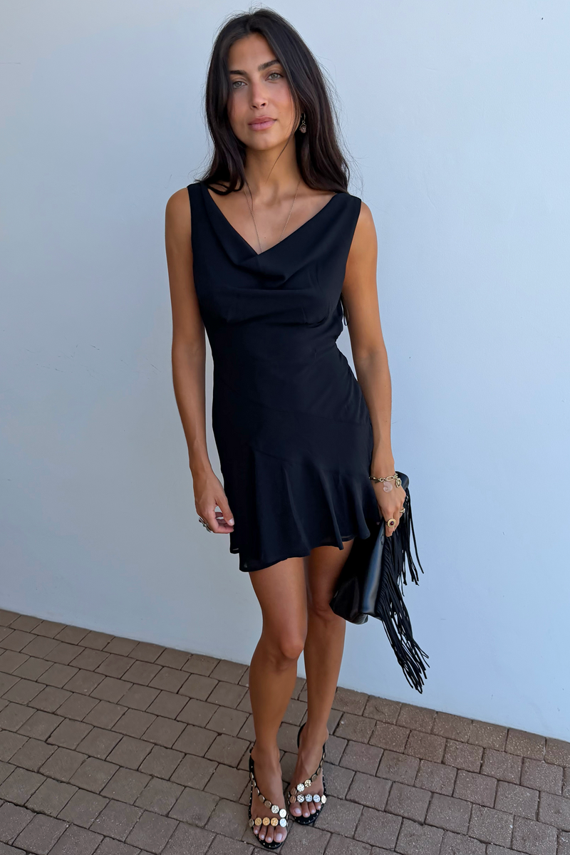 caption_Model is 5ft7” and wears UK size 10/ US 6 
