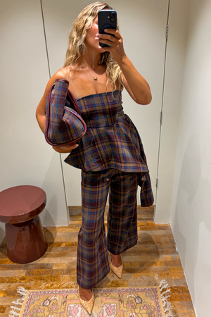 Model is 5ft5” and is UK size 8, wearing UK size 10