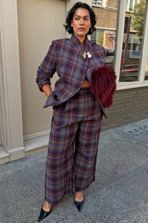 Model is 5ft9” and is UK size 18