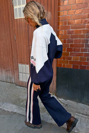 Model is 5ft5” and wears size M