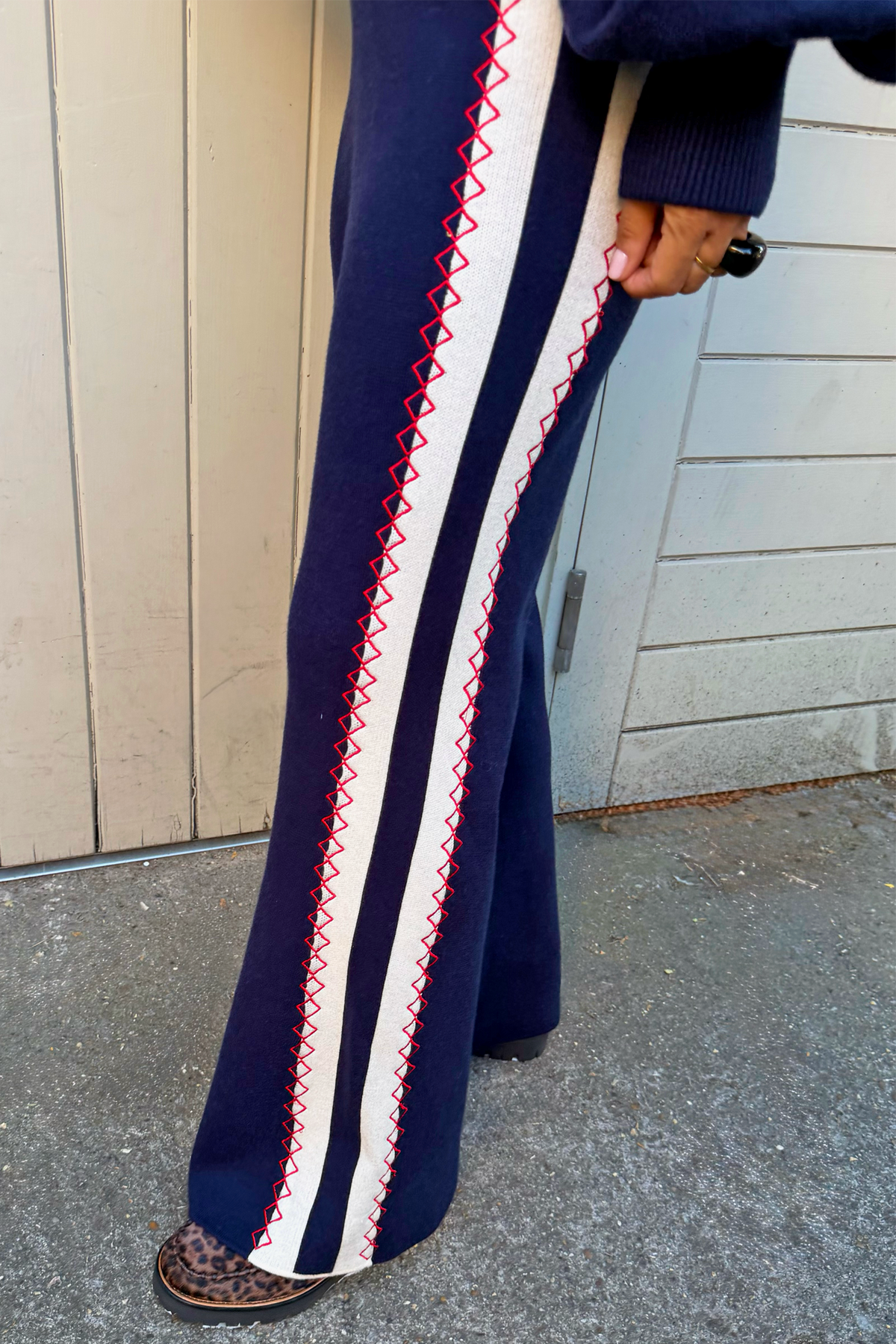 Model is 5ft5” and wears size M
