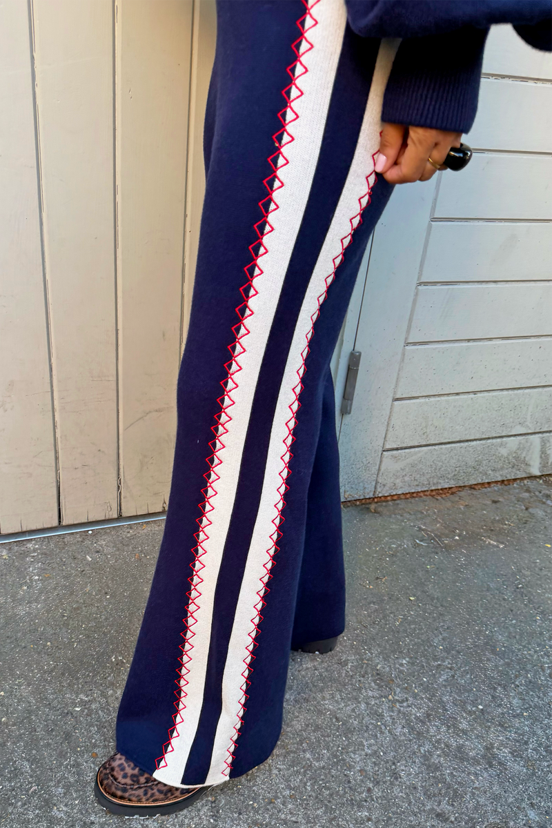 Model is 5ft5” and wears size M