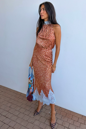 Model is 5ft7” and wears UK size 10/ US 6