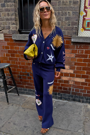 Model is 5ft5” and wears size M