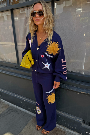 Model is 5ft5” and wears size M