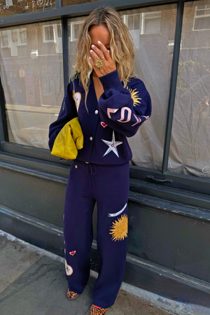 Model is 5ft5” and wears size M