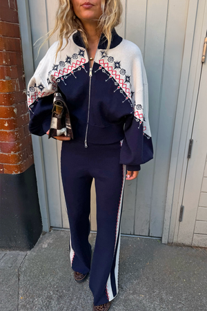 Model is 5ft5” and wears size M