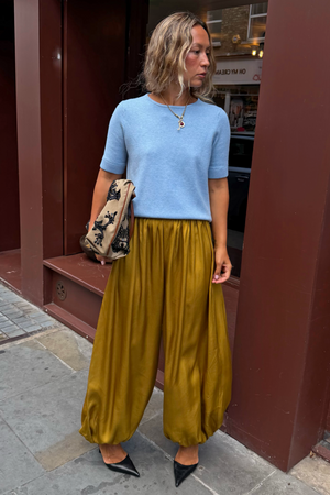 Model is 5ft4” and is UK size 8, wearing UK size 10