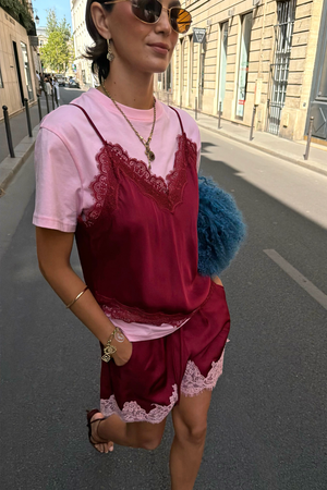 Model is 5ft7” and wears size M