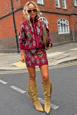 Model is 5ft5” and wears size M