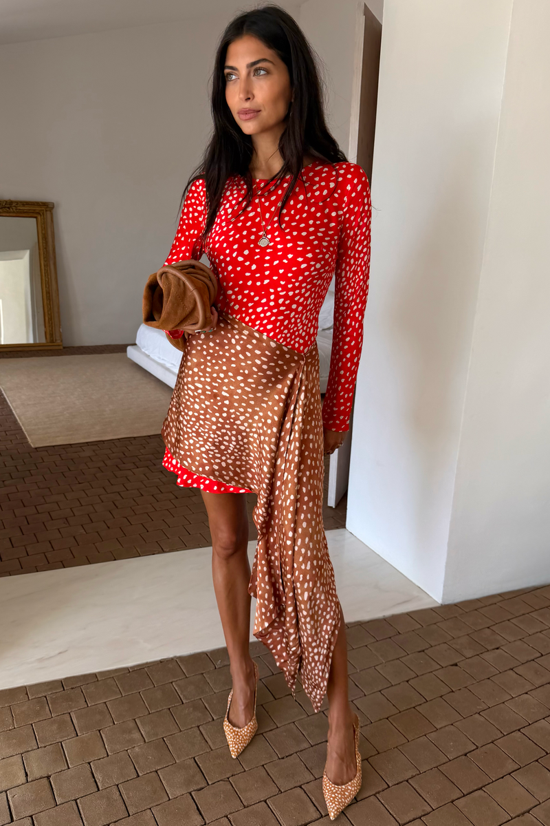 Model is 5ft7” and wears UK size 10/ US 6