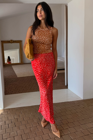Model is 5ft7” and wears UK size 10/ US 6