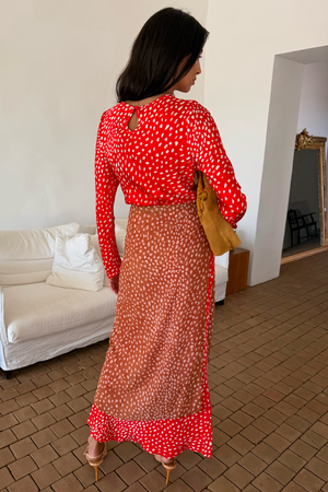 Model is 5ft7” and wears UK size 10/ US 6