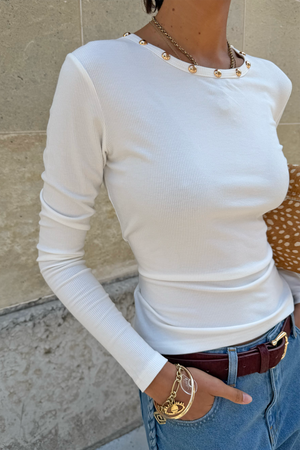 Model is 5ft7” and wears size M