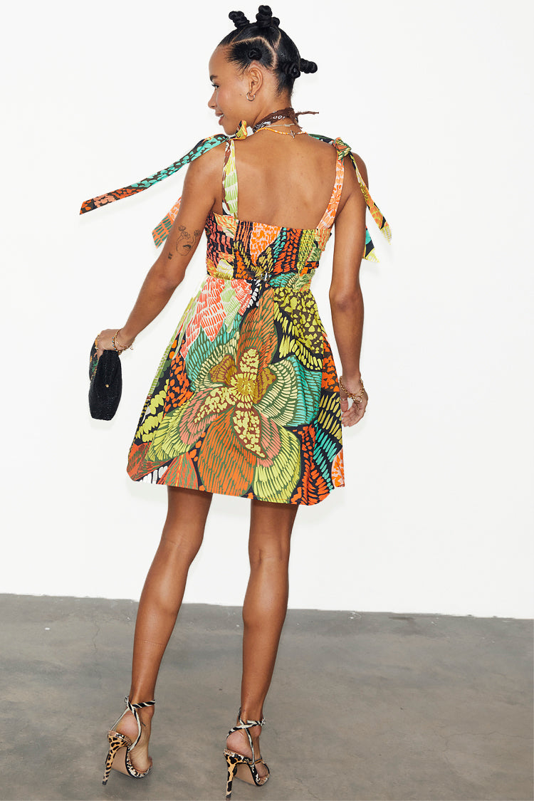 caption_Model wears Fiji Antonia Mini Dress in UK size 10/ US 6