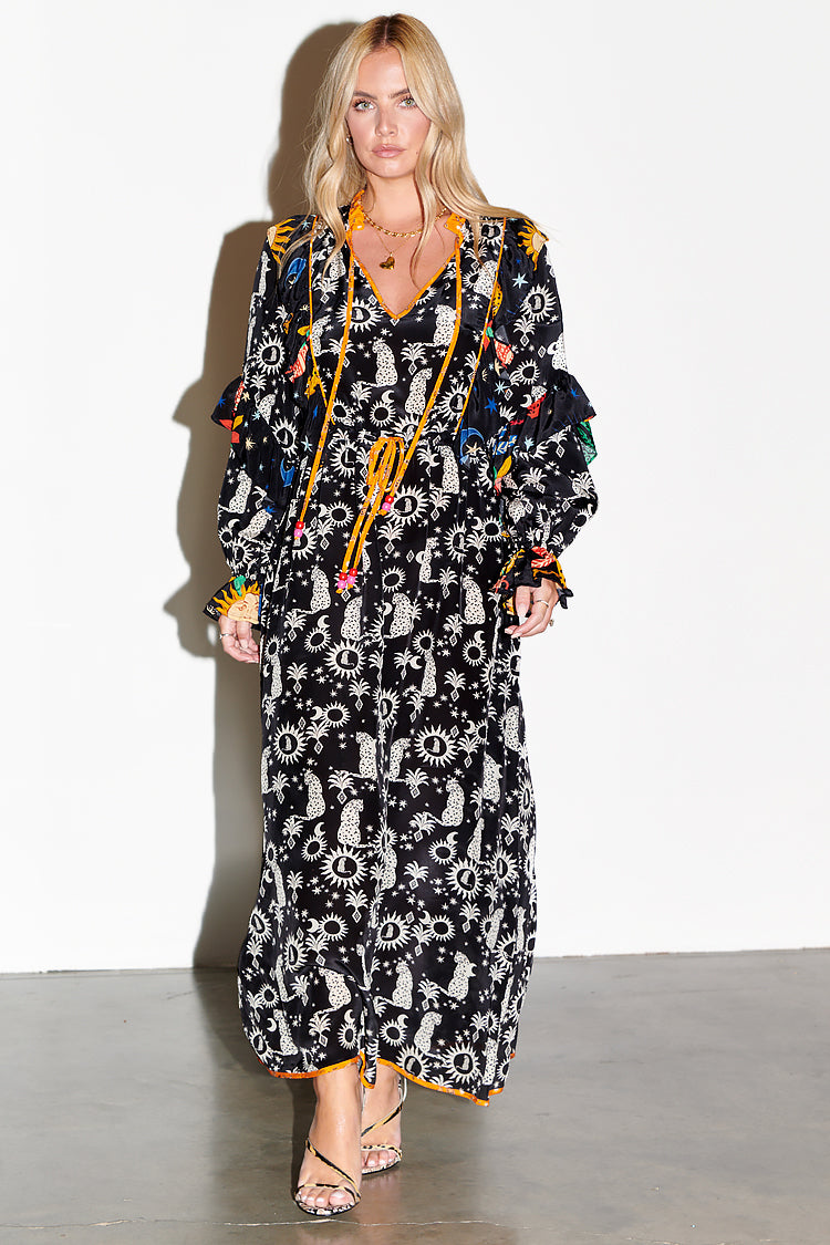 Model wearing Black Paradise Leopard Darcey Dress 