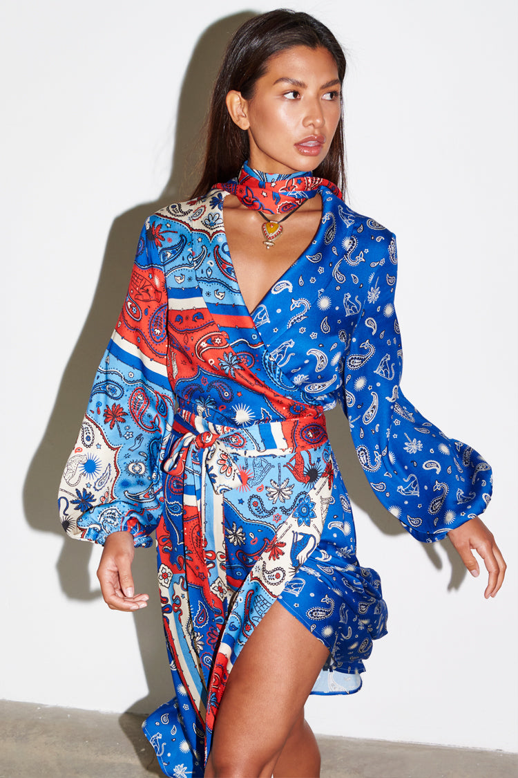 caption_Model wears Blue Bandana Clash Brooklyn Wrap Dress  in UK size 10/ US 6