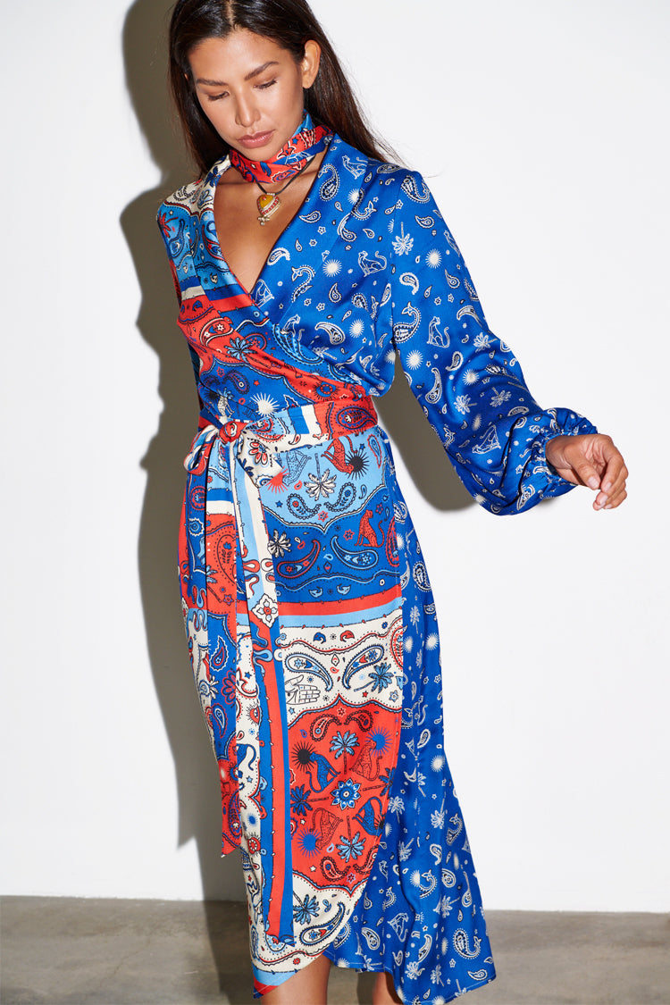 caption_Model wears Blue Bandana Clash Brooklyn Wrap Dress  in UK size 10/ US 6