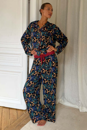 Model is 5ft4” and wears UK size 8/ US 4