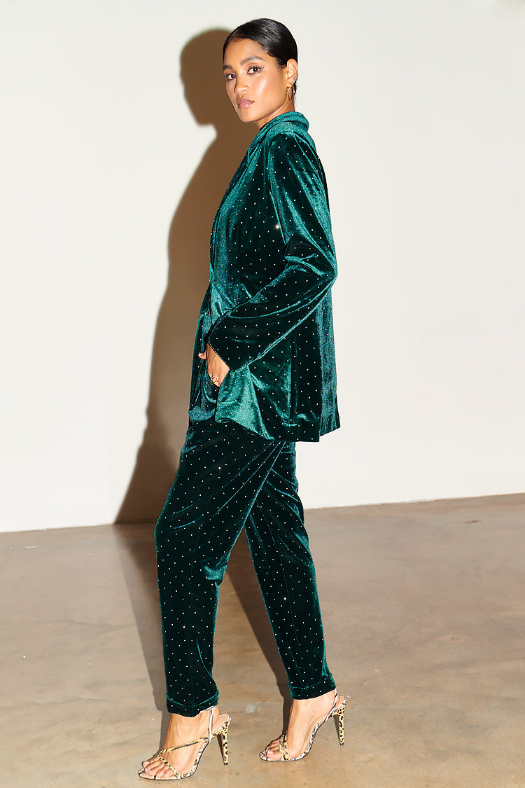 caption_Model wears Emerald Velvet Quinn Blazer in UK 8 / US 4