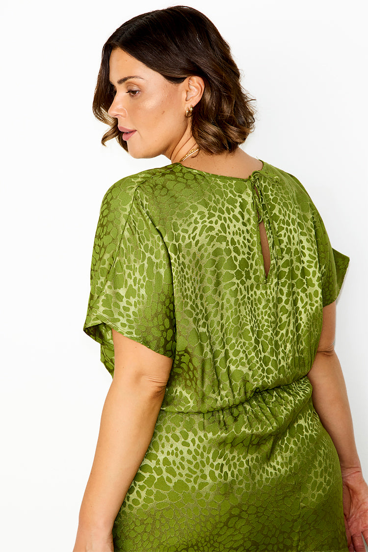 caption_Model wears Green Jacquard Midi Erin Dress in UK size 18/ US 14