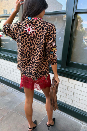 Model is 5ft7” and wears size M
