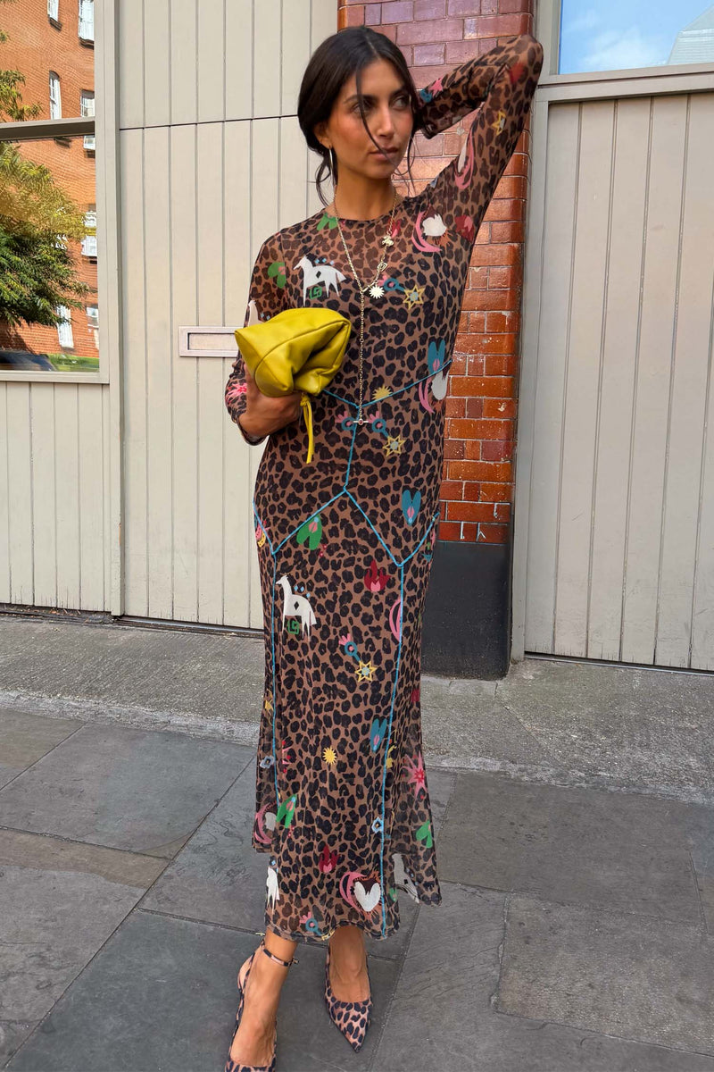 Model is 5ft7” and wears UK size 10/ US 6