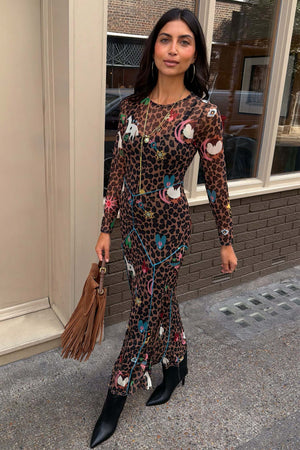Model is 5ft7” and wears UK size 10/ US 6
