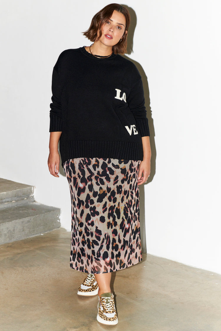 Model wears Leopard Mesh Skirt in UK 18 / US 14