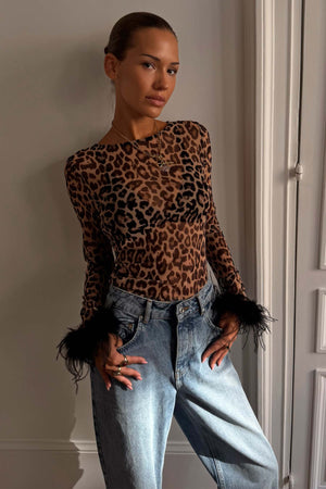 Model is 5ft4” and wears UK size 6/ US 2