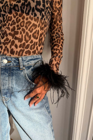 Model is 5ft4” and wears UK size 6/ US 2