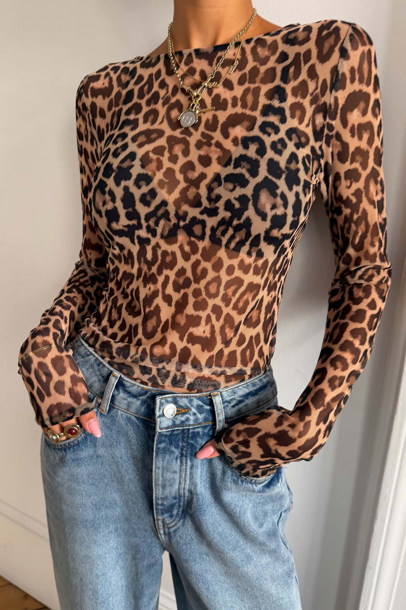 Model is 5ft4” and wears UK size 6/ US 2