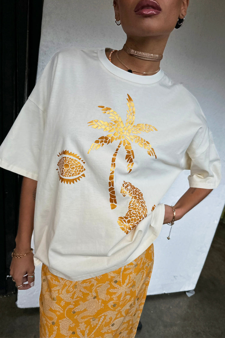  caption_Model wears Cream and Gold Mosaic Leopard T-Shirt in UK size 10/ US 6