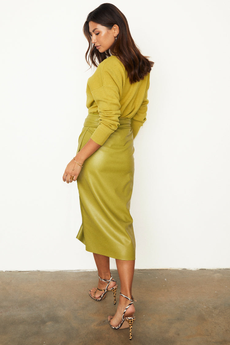 caption_Model wears  Lime Vegan Leather Jaspre Skirt in UK size 8/ US 4
