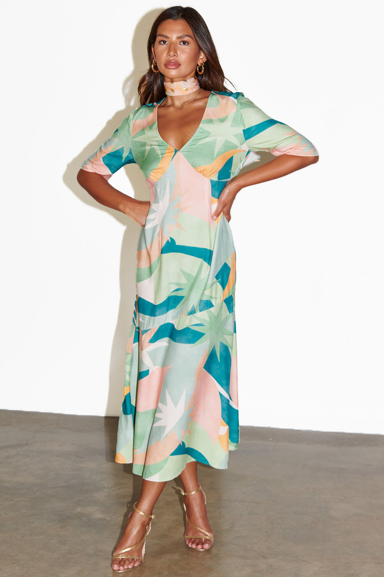 caption_Model wears Sage Lyra Poppy Midi Dress in UK size 10/ US 6