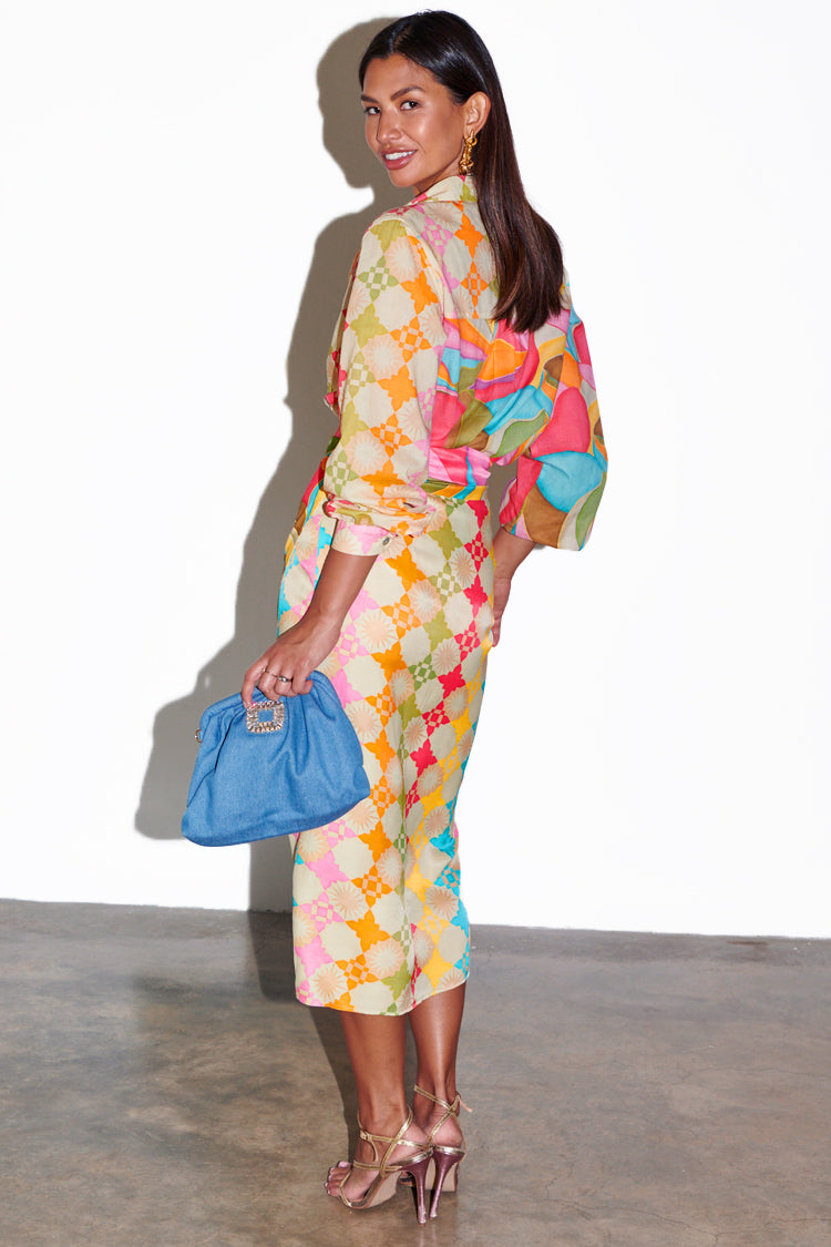 caption_Model wears Multi Abstract Jaspre Wrap Skirt in UK size 10/ US 6