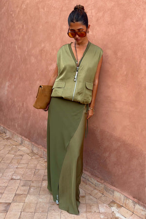 caption_Model is 5ft4” and is UK size 6, wearing a UK size 10/ US 6