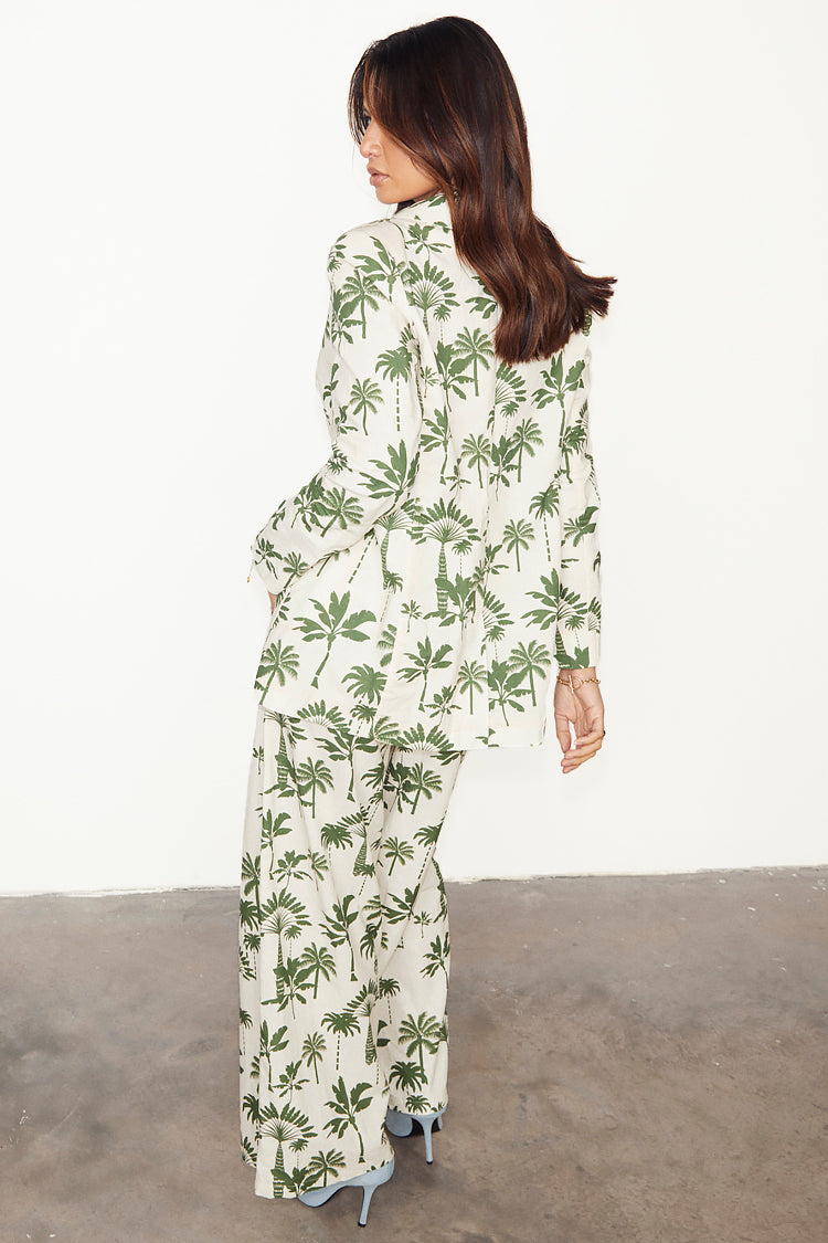 caption_Model wears Green Palm Linen Rhea Trousers in UK size 10/ US 6