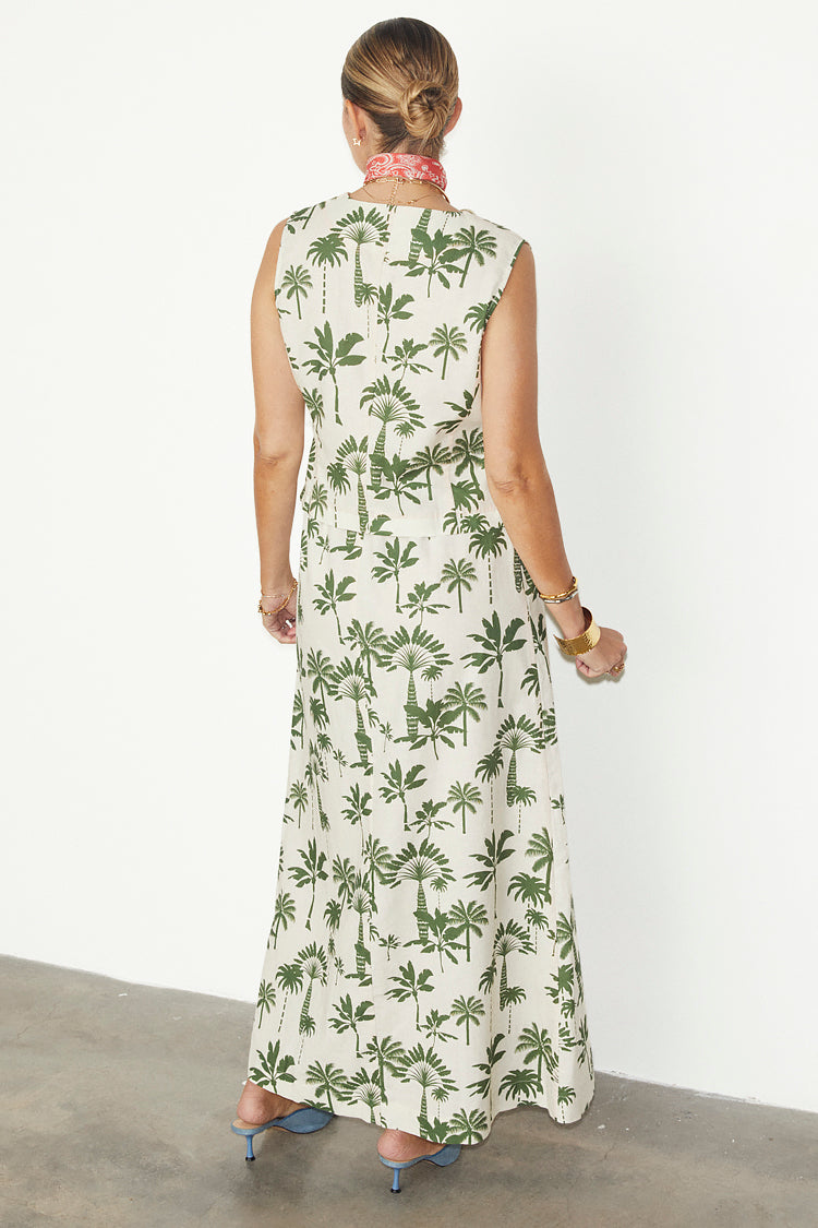 caption_Model wears Green Palm Amy Skirt in UK size 10/ US 6