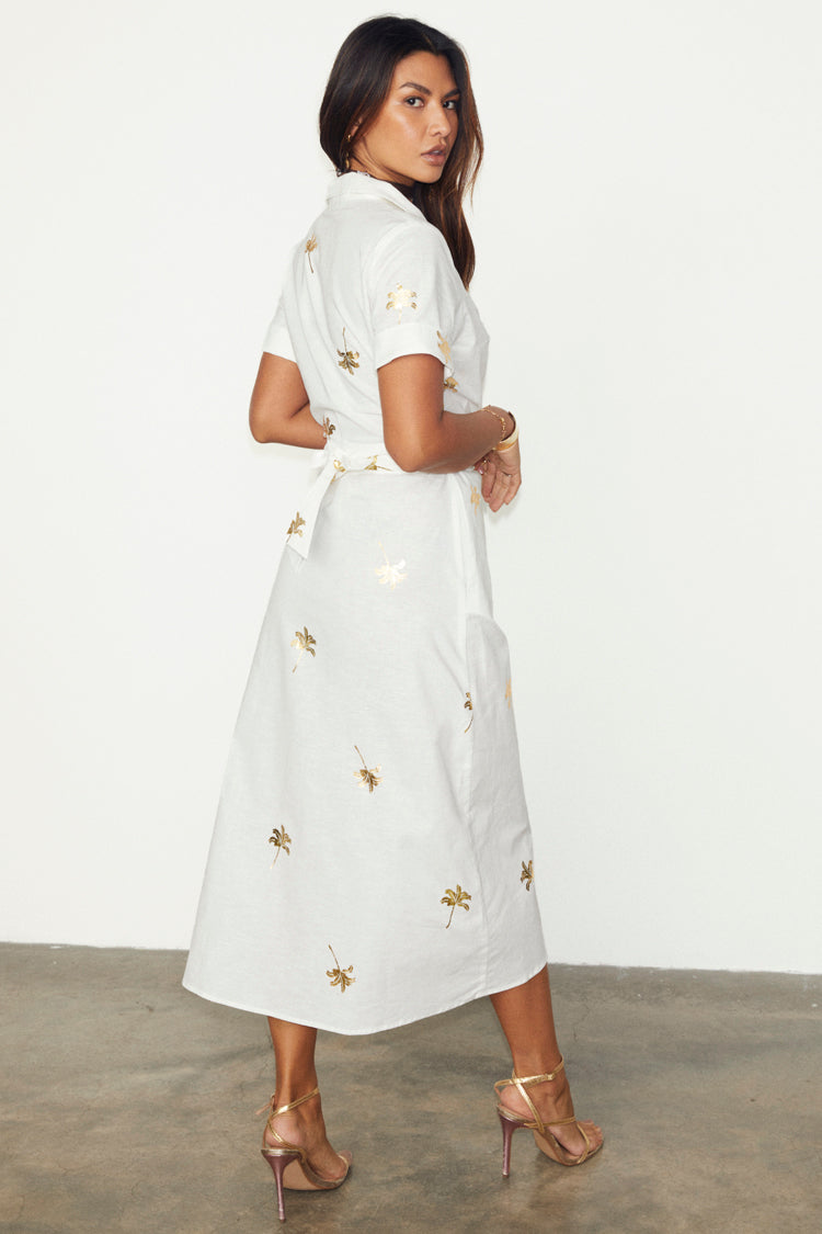 caption_Model wears White Cotton Linen Brooklyn Dress With Gold Fleck in UK size 10/ US 6