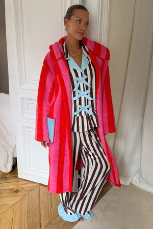 Model is 5ft4” and wears size M