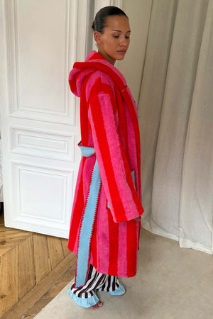 Model is 5ft4” and wears size M