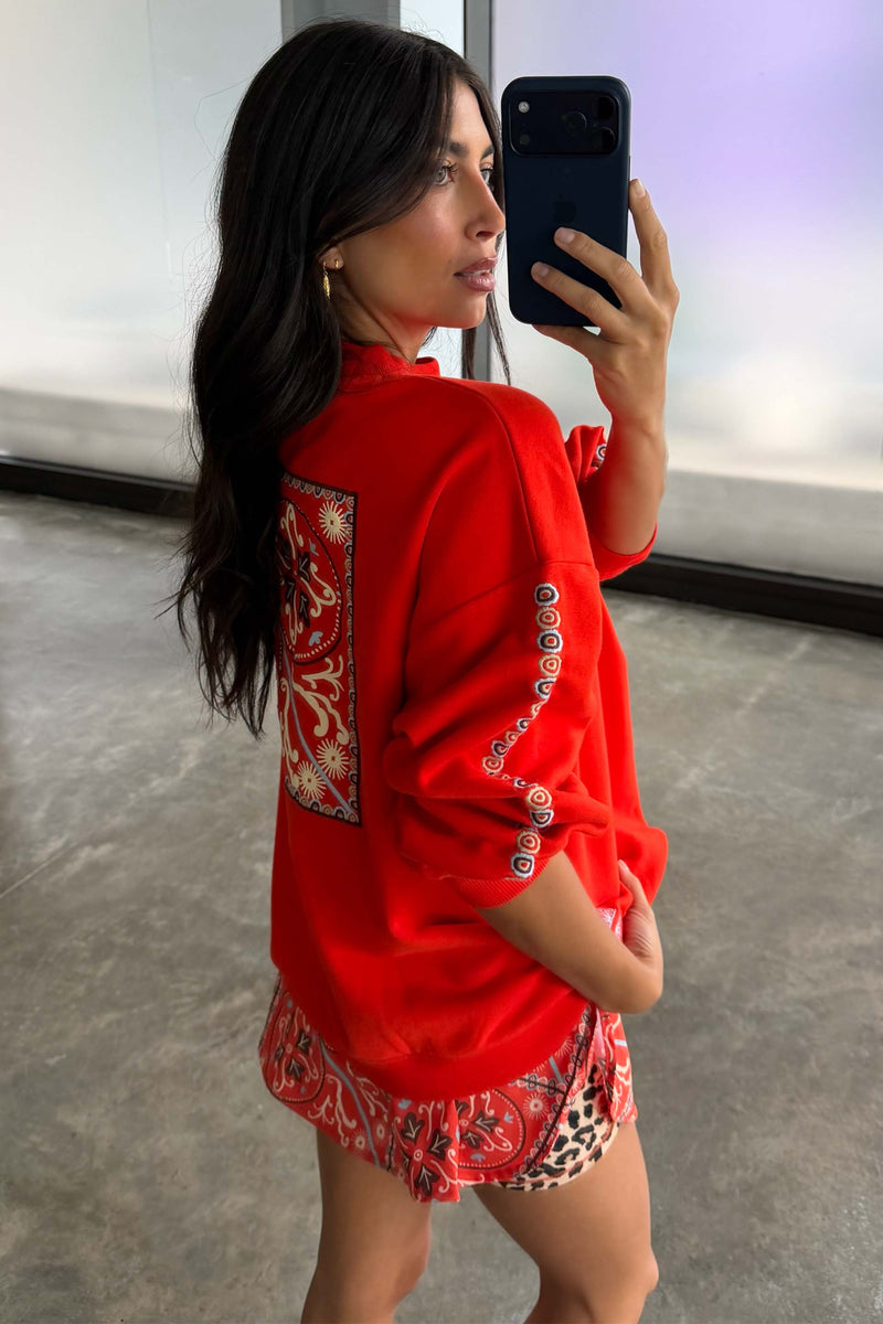 Model is 5ft7” and wears size M