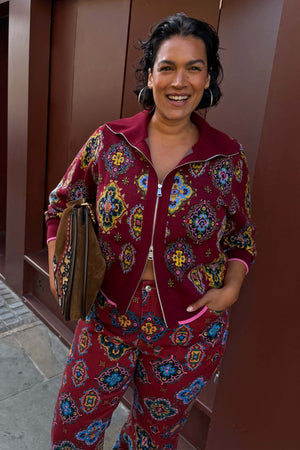 Model is 5ft7” and wears size XL