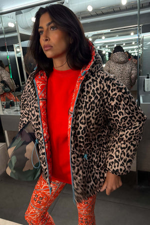 Model is 5ft7” and wears size M