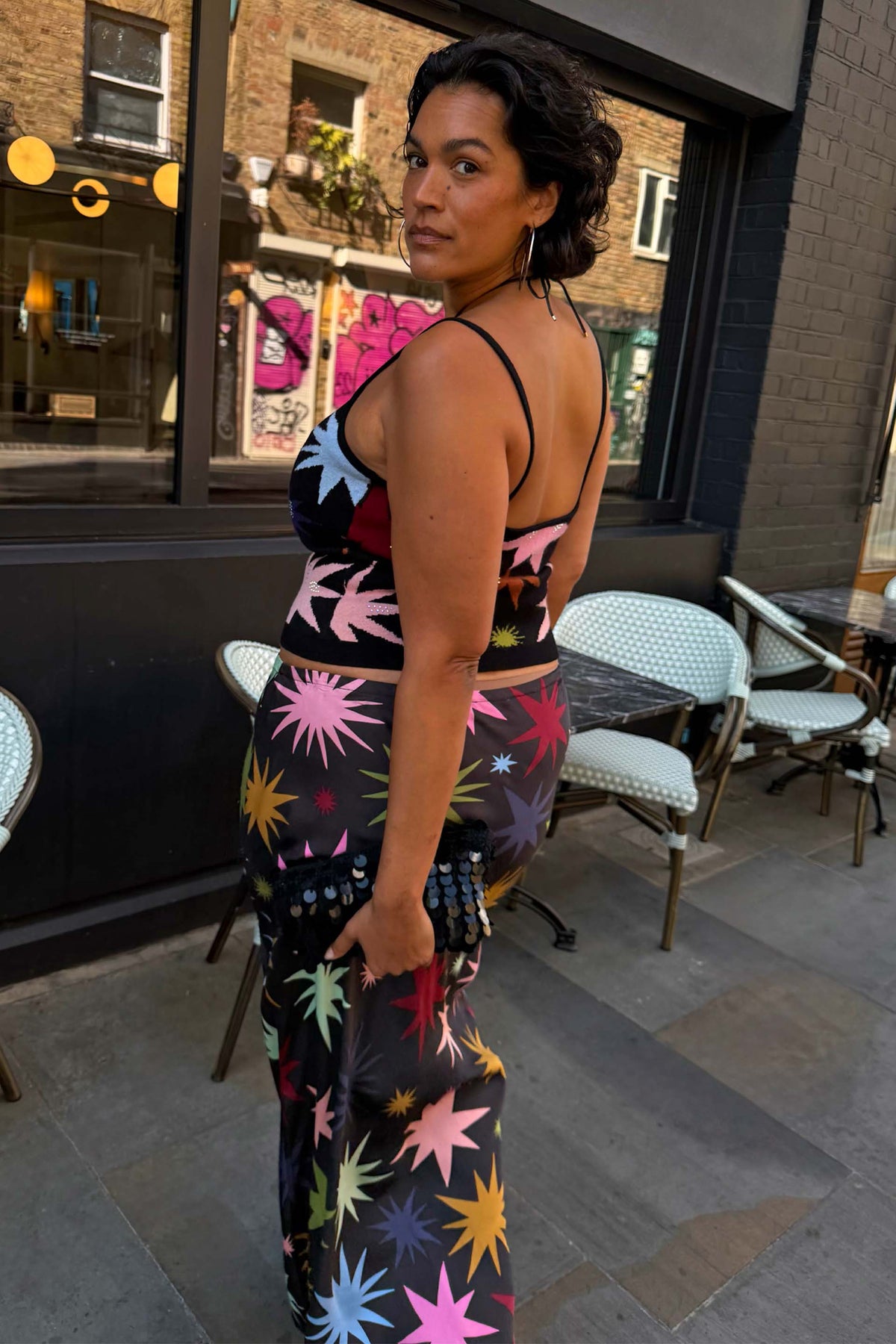 Model is 5ft9” and is UK size 16, wearing size XL